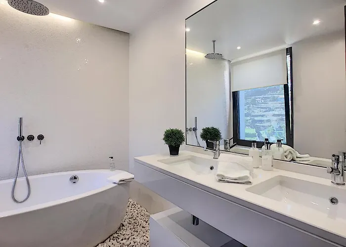 Ocean Sight By Lovelystay Willa *